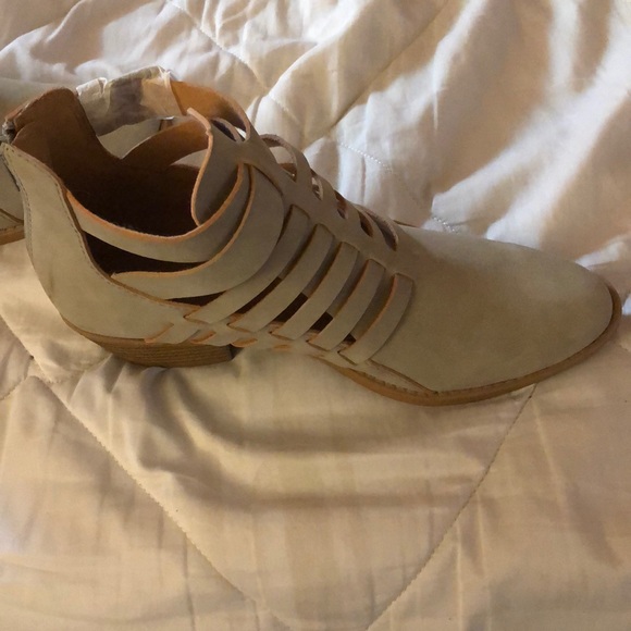 Mini boots - Picture 3 of 3